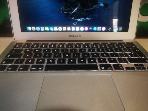 HIGH SPEC*AS NEW*APPLE MACBOOK AIR*4GB*128GB SSD*HD5000*104 CYCLES*