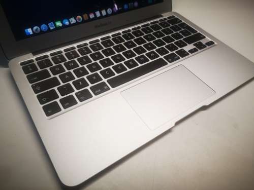 HIGH SPEC*AS NEW*APPLE MACBOOK AIR*4GB*128GB SSD*HD5000*104 CYCLES*