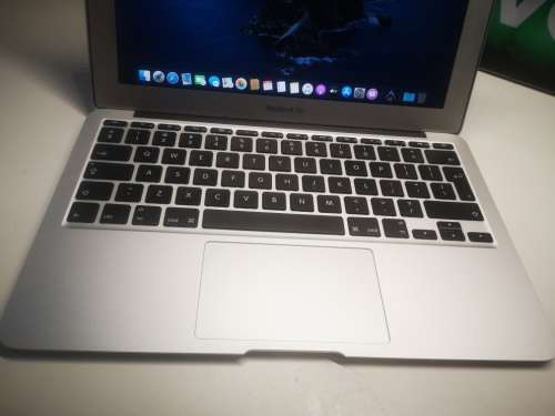 HIGH SPEC*AS NEW*APPLE MACBOOK AIR*4GB*128GB SSD*HD5000*104 CYCLES*