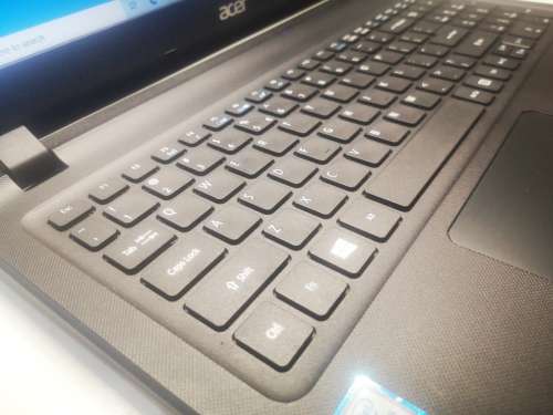 VERY FAST, HIGH SPEC!*HIGH SPEC!*ACER EXTENSA 2540*i5-7200u*8GB RAM*256GB SSD!*
