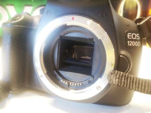 AS NEW-CANON EOS 1200D-18MEGA PIXEL-DIGIC4-FULL HD VIDEO-ISO 6400-50MM CANON LENS