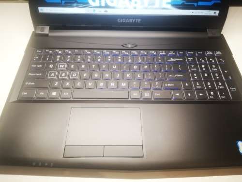 **Ultimate Gamer**GIGABYTE SABER 15*i7-7700HQ*GTX1050*FHD*8GB RAM*1000GB HDD*BACKLIT*QUAD CORE*