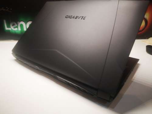 **Ultimate Gamer**GIGABYTE SABER 15*i7-7700HQ*GTX1050*FHD*8GB RAM*1000GB HDD*BACKLIT*QUAD CORE*