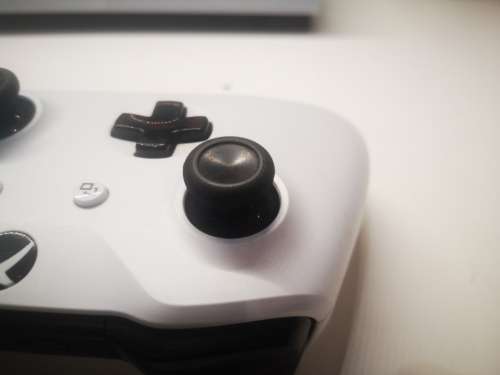 PACKAGE DEAL*XBOX ONE S*WITH 2 X ORIGINAL CONTROLLERS*1000GB HDD*2 X XBOX GAMES