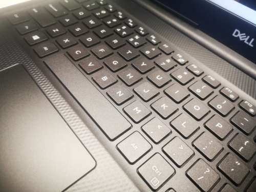 *i7 BEAST!*Graphic Design/Gaming*DELL INSPIRON 3580*i7-8565U*8GB*RADEON 520*256GB nvme SSD*