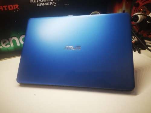 BEAUTY!*ASUS X505*AMD A4-9125*TURBO CORE*500GB HDD*4GB DDR4*HIGH SPEED WIFI