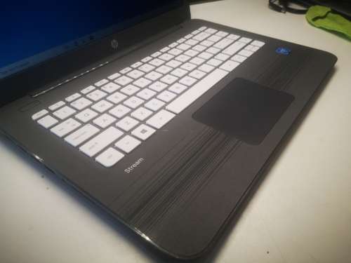 **AS NEW*STUNNING*HP STREAM 14*N3060*32GB SSD*DTS SOUND*HD DISPLAY*