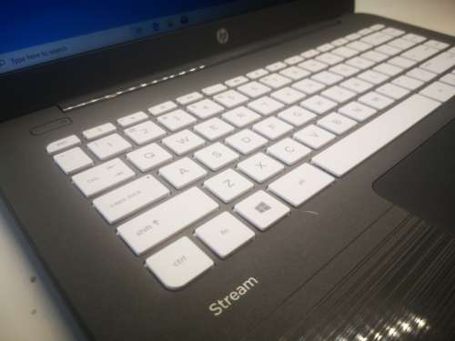 **AS NEW*STUNNING*HP STREAM 14*N3060*32GB SSD*DTS SOUND*HD DISPLAY*