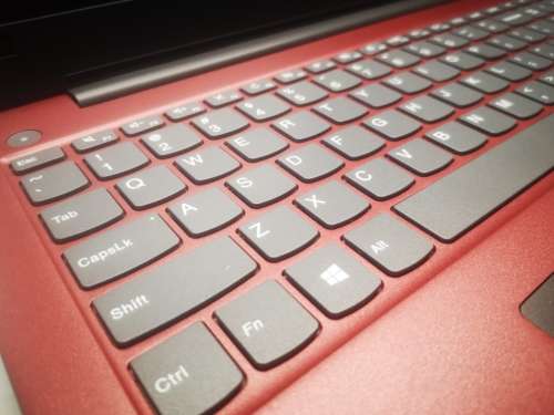 EXCELLENT QUAD CORE 8TH GEN*LENOVO IDEAPAD 330*i5-8250U*FULL HD*4GB DDR4*500GB HDD*UHD 620 GRAPHICS*
