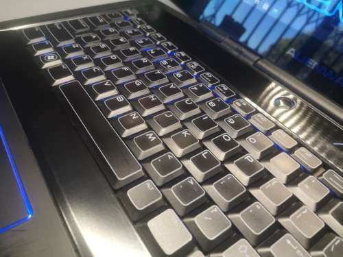 *ALIENWARE M17XR4*17.3 FHD*128GB SSDand1000GB HDD*16GB RAM*NVIDIA GTX*