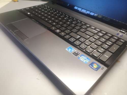 EXCELLENT!*SAMSUNG NP 300*i5-3210M*8GB DDR3*720GB HDD*15.6` HD*DVD