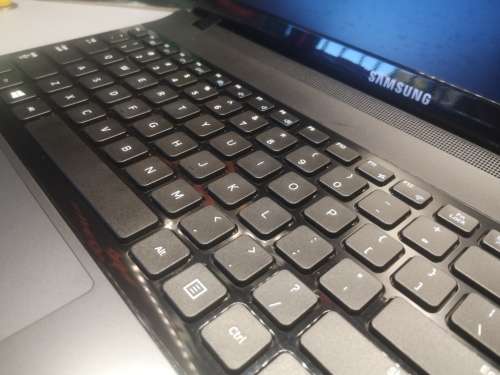EXCELLENT!*SAMSUNG NP 300*i5-3210M*8GB DDR3*720GB HDD*15.6` HD*DVD