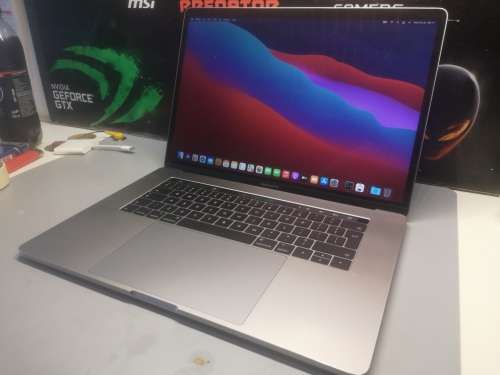 1ST BID!*MACBOOK PRO 15`TOUCHBAR*2017*i7-7700HQ*16GB RAM*256GB SSD*RADEON PRO*