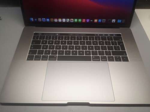 1ST BID!*MACBOOK PRO 15`TOUCHBAR*2017*i7-7700HQ*16GB RAM*256GB SSD*RADEON PRO*