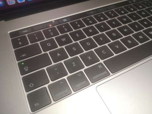 1ST BID!*MACBOOK PRO 15`TOUCHBAR*2017*i7-7700HQ*16GB RAM*256GB SSD*RADEON PRO*