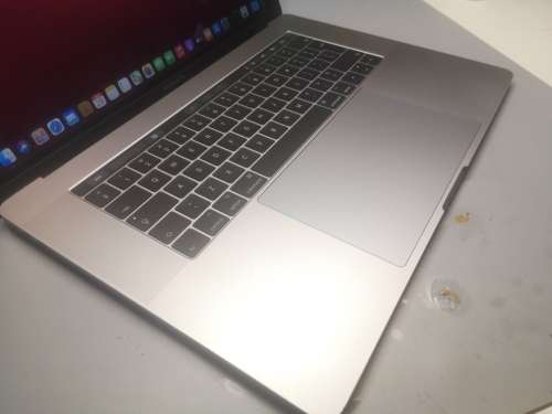 1ST BID!*MACBOOK PRO 15`TOUCHBAR*2017*i7-7700HQ*16GB RAM*256GB SSD*RADEON PRO*