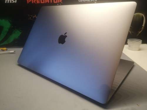 1ST BID!*MACBOOK PRO 15`TOUCHBAR*2017*i7-7700HQ*16GB RAM*256GB SSD*RADEON PRO*