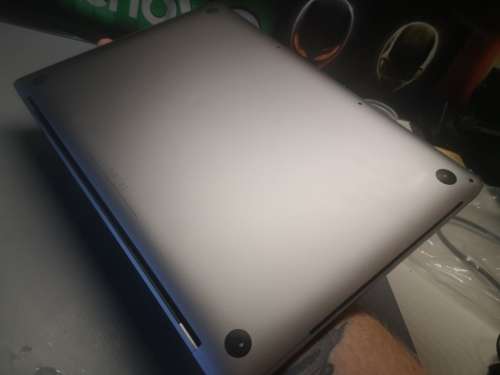 1ST BID!*MACBOOK PRO 15`TOUCHBAR*2017*i7-7700HQ*16GB RAM*256GB SSD*RADEON PRO*