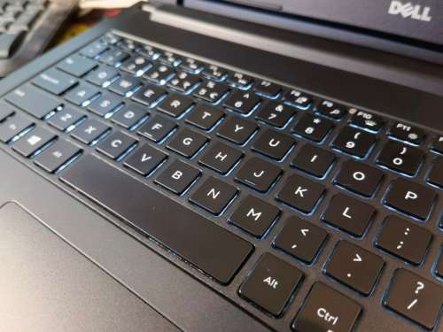 EXCELLENT*DELL LATITUDE 3570*i5-6200u*500GB HDD*8GB RAM*DVD*HD520 GRAPHICS*BACKLIT KEYBOARD