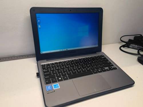 LATE ENTRY!*MINT!*ASUS W202N*INTEL CELERON N3350*7TH GEN*4GB RAM*64GB SSD*WARRANTY*