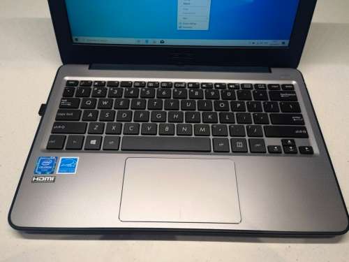 LATE ENTRY!*MINT!*ASUS W202N*INTEL CELERON N3350*7TH GEN*4GB RAM*64GB SSD*WARRANTY*