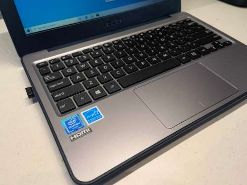 LATE ENTRY!*MINT!*ASUS W202N*INTEL CELERON N3350*7TH GEN*4GB RAM*64GB SSD*WARRANTY*