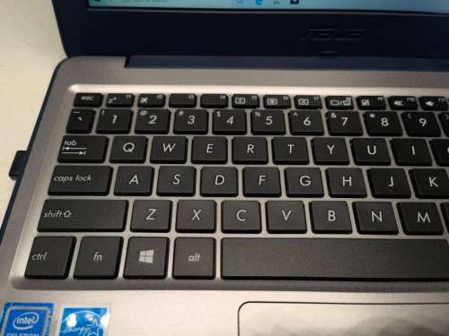 LATE ENTRY!*MINT!*ASUS W202N*INTEL CELERON N3350*7TH GEN*4GB RAM*64GB SSD*WARRANTY*