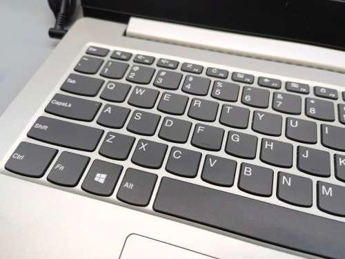 BEAUTIFUL, FAST AND HIGH SPEC!*LENOVO 330S*8TH GEN i5*i5-8250U*8GB DDR4*512GB SSD*