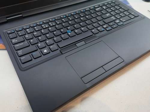 BEAST SPECS!*MINT!*DELL LATITUDE 5590*i7-8650U*16GB DDR4*512GB NVME SSD*FULL HD*QUAD CORE*4G LTE