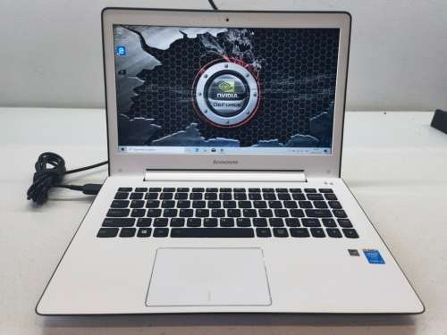 BEAST!*STUNNING!*VERY HIGH SPEC*LENOVO U31-70*i5-5200U*8GB RAM*256GB SSD*NVIDIA GEFORCE*FULL HD*