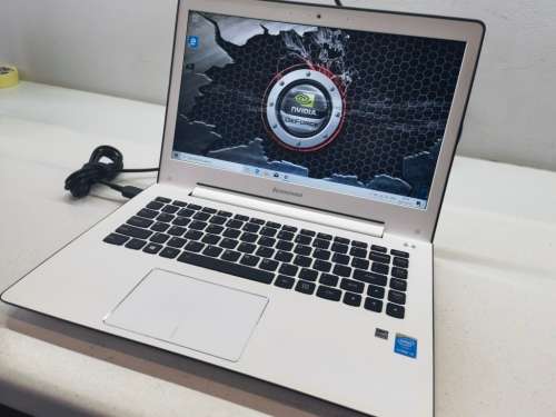 BEAST!*STUNNING!*VERY HIGH SPEC*LENOVO U31-70*i5-5200U*8GB RAM*256GB SSD*NVIDIA GEFORCE*FULL HD*