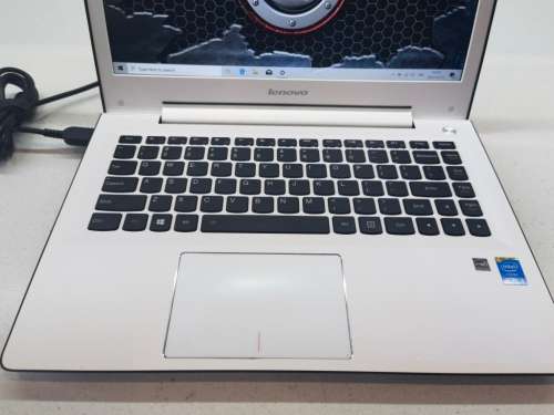 BEAST!*STUNNING!*VERY HIGH SPEC*LENOVO U31-70*i5-5200U*8GB RAM*256GB SSD*NVIDIA GEFORCE*FULL HD*