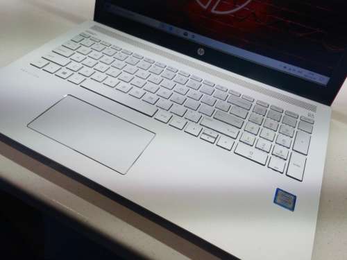Brilliant Laptop!*AS NEW*HP PAVILION 15*i3-7100U*8GB DDR4*240GB SSD*1000GB HDD*BACKLIT*620 GRAPHICS*