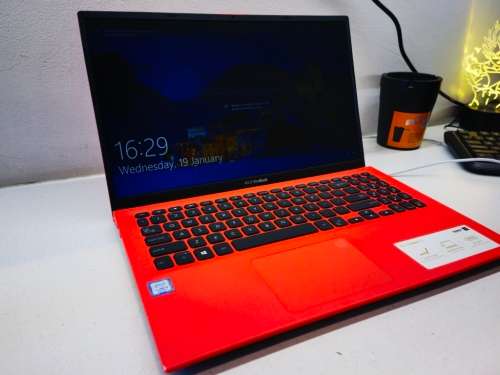 VERY VERY FAST!*STUNNING*ASUS VIVOBOOK X512F*i3-8145U*8GB DDR4*256GB SSD*BACKLIT*FHD*