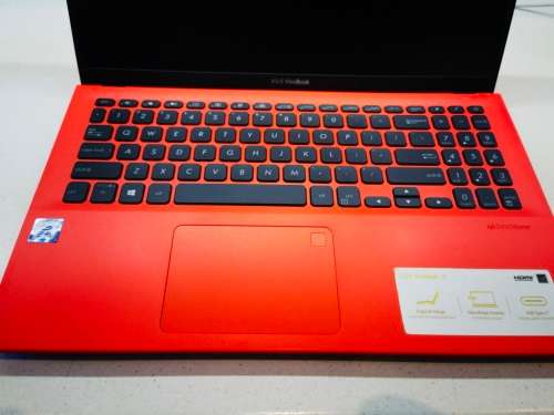 VERY VERY FAST!*STUNNING*ASUS VIVOBOOK X512F*i3-8145U*8GB DDR4*256GB SSD*BACKLIT*FHD*