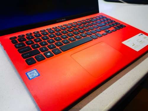VERY VERY FAST!*STUNNING*ASUS VIVOBOOK X512F*i3-8145U*8GB DDR4*256GB SSD*BACKLIT*FHD*