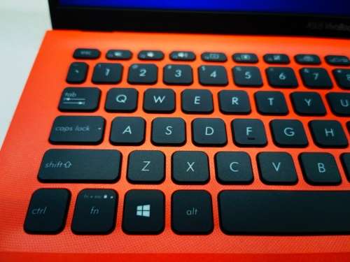 VERY VERY FAST!*STUNNING*ASUS VIVOBOOK X512F*i3-8145U*8GB DDR4*256GB SSD*BACKLIT*FHD*