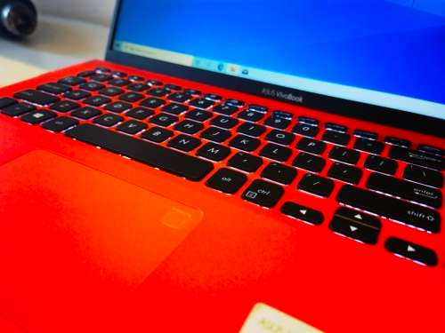 VERY VERY FAST!*STUNNING*ASUS VIVOBOOK X512F*i3-8145U*8GB DDR4*256GB SSD*BACKLIT*FHD*