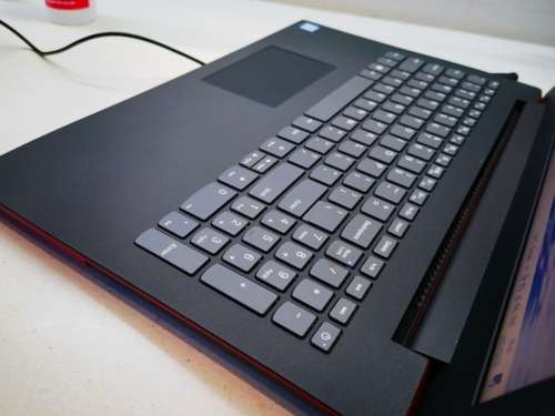 BEAUTIFUL!*HIGH SPEC!*QUAD CORE 8th Gen i7*LENOVO 130*i7-8550U*20GB DDR4*1000GB HDD*UHD620*