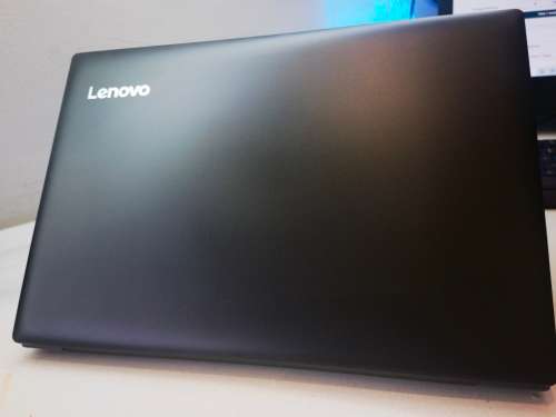 1ST BID TAKES!*BRAND NEW,BOXED*STUNNING 8th GEN*LENOVO 330*N4000*4GB*500GB*