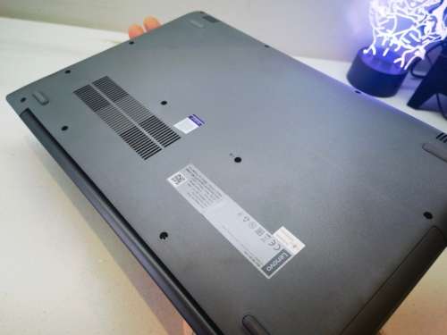 1ST BID TAKES!*BRAND NEW,BOXED*STUNNING 8th GEN*LENOVO 330*N4000*4GB*500GB*