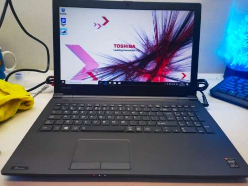 VERY FAST!*Performance Engineered*TOSHIBA TECRA C50*i5-BLACK-4210U*8GB*256GB SSD*HD*DVD