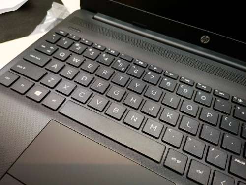 BRAND NEW*10/10 CONDITION-HP NOTEBOOK 15-N4020-9TH GEN*4GB DDR4*500GB HDD*WARRANTY