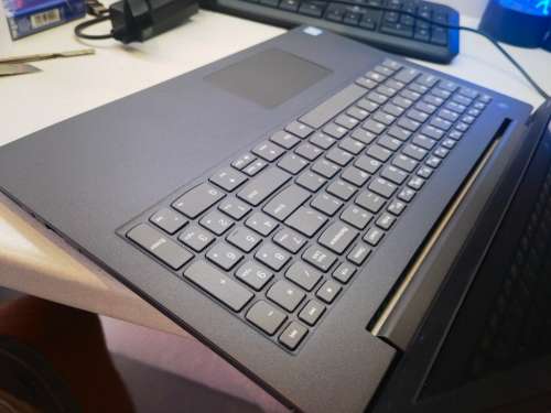 *8TH GEN*LENOVO V330*i5-8250U*FHD*8GB DDR4*500GB SSHD*UHD 620 GRAPHICS*