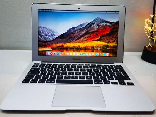 *Excellent*Apple Macbook Air*EARLY 2014*4GB RAM*128GB SSD*BACKLIT*