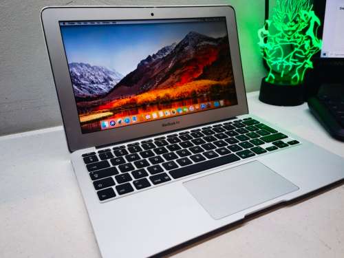 *Excellent*Apple Macbook Air*EARLY 2014*4GB RAM*128GB SSD*BACKLIT*