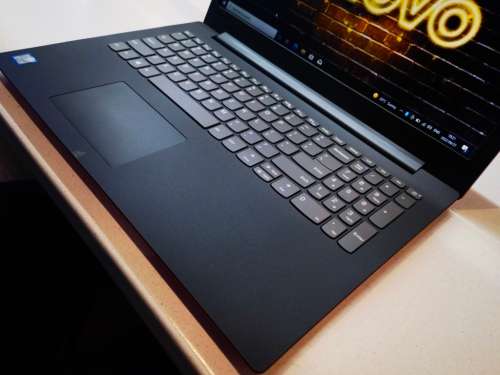 FAST!*HIGH SPEC!*QUAD CORE 8th Gen i5*LENOVO 130*i5-8250U*12GB DDR4*240GB SSD*UHD620*