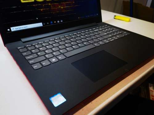 FAST!*HIGH SPEC!*QUAD CORE 8th Gen i5*LENOVO 130*i5-8250U*12GB DDR4*240GB SSD*UHD620*