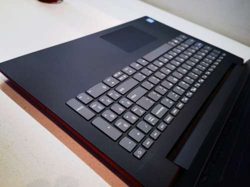 FAST!*HIGH SPEC!*QUAD CORE 8th Gen i5*LENOVO 130*i5-8250U*12GB DDR4*240GB SSD*UHD620*