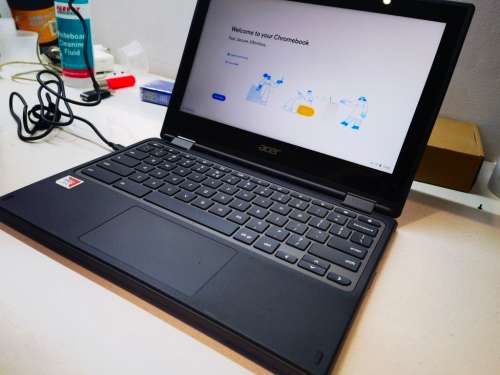 *ACER CHROMEBOOK R721T*360* FLIP*FULL TOUCHSCREEN*HDR WEBCAM*AMD A4-9120C*RADEON R4*4GB RAM*32GB SSD